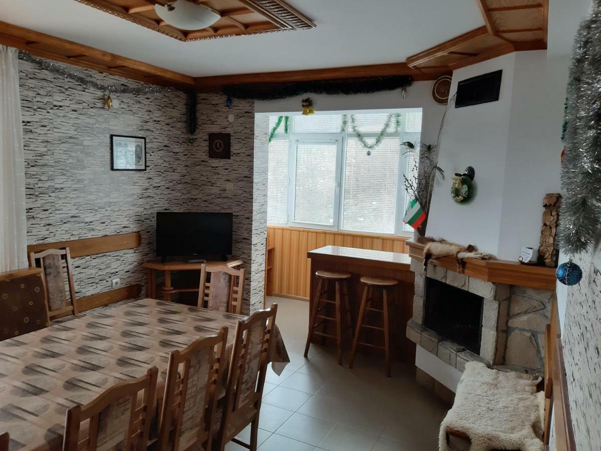 Къща Поколения Tryavna Luaran gambar